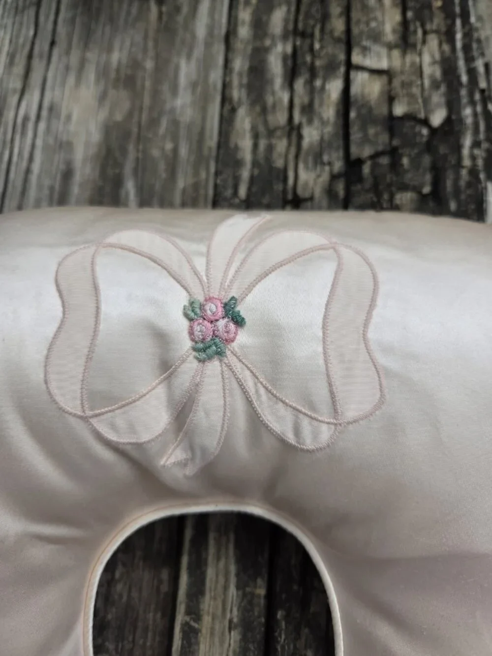 Vintage‎ The Galante Studio Satin Neck Pillow